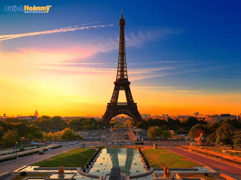 Cau-truc-cua-thap-eiffel-doc-dao-va-sang-trong-1
