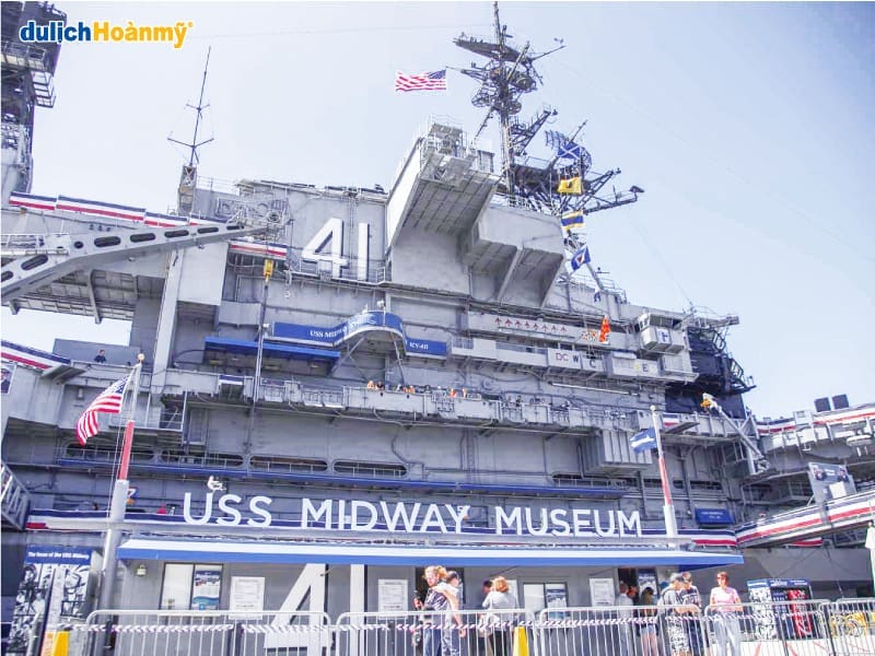 hang-khong-mau-ham-uss-midway