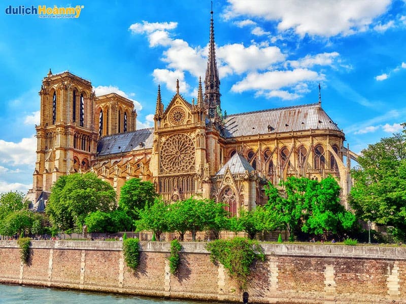 nha-tho-duc-ba-paris-phap
