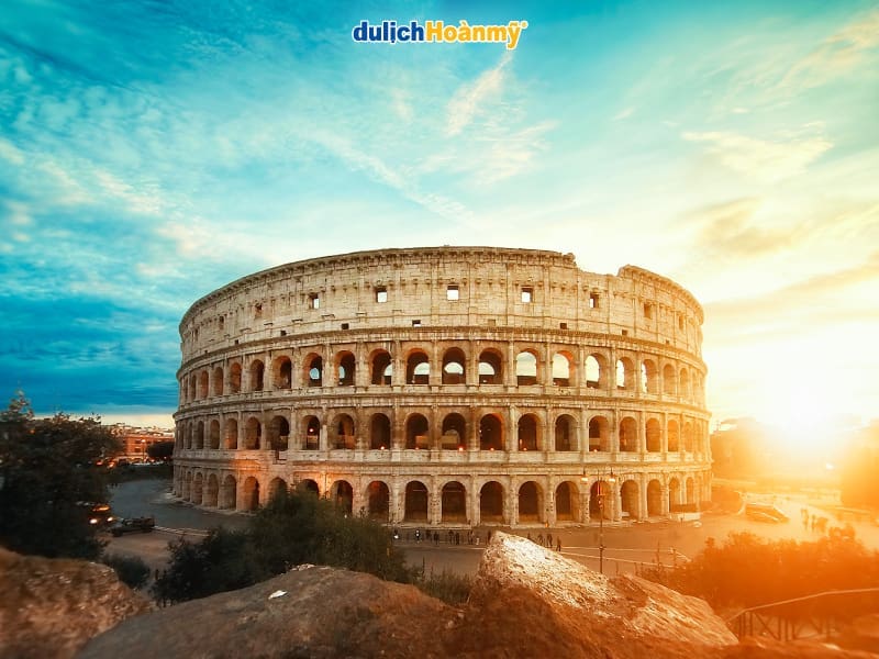 Đấu-trường-Colosseum-bên-ngoài