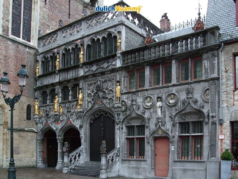 Nhà-thờ-Thánh-chúa-Heilig-Bloedbasiliek