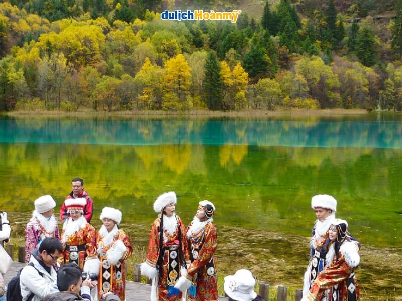 Thưởng-thức-show-biểu-diễn-nghệ-thuật-truyền-thống-dân-tộc-Tạng
